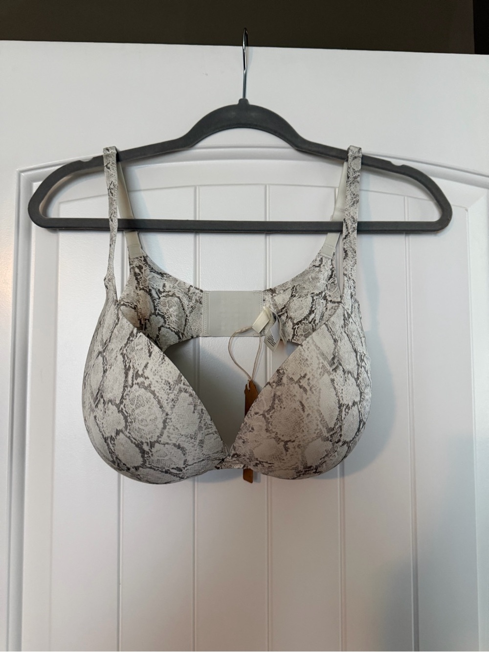 Skims Smooth T-Shirt Bra in Snake Print - White/Gray
